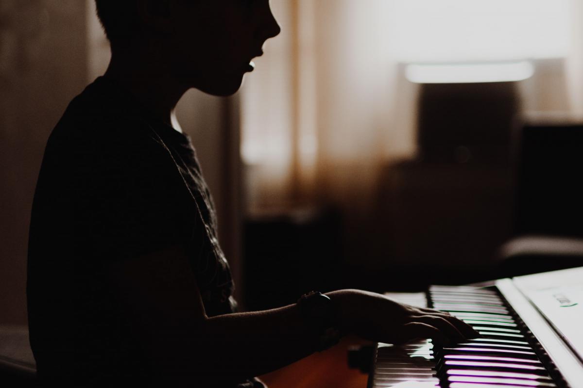 Les 7 meilleurs cours de piano en ligne pour progresser rapidement