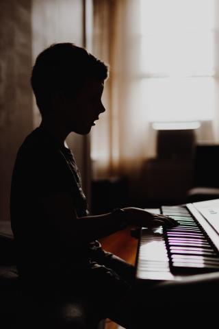 Apprendre le piano seul : nos secrets et nos astuces en 2024
